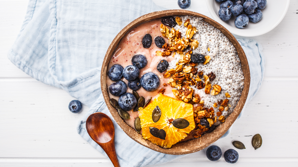 Himbeere Smoothie Bowl mit Chia Pudding